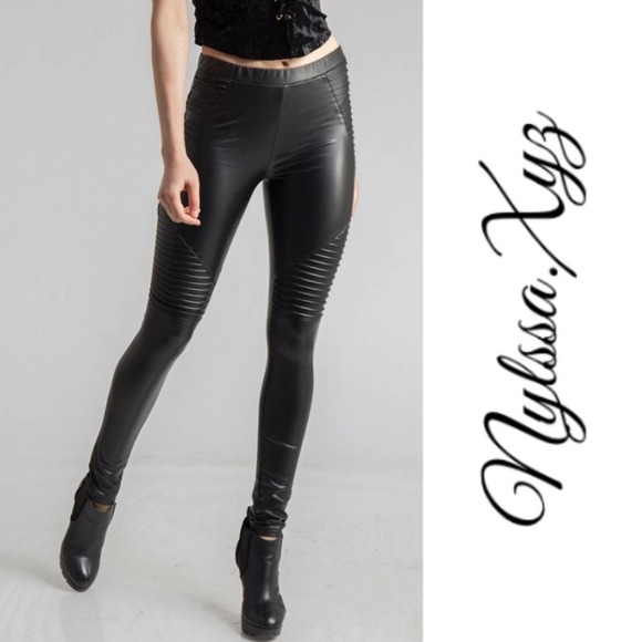 FAUX LEATHER MOTO PANTS IN BLACK - Picture 5 of 8